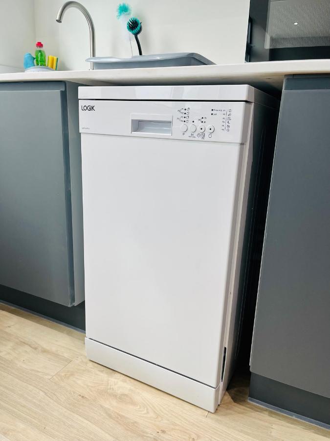 Fully Equipped One Bedroom Apartment Near Old Trafford Stadium! Manchester Exteriör bild
